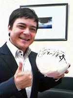 川平 慈英 さん