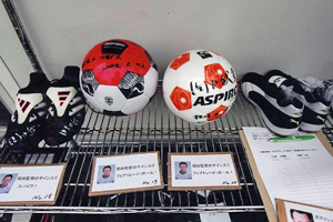 岡田監督ご提供のサイン入りボール